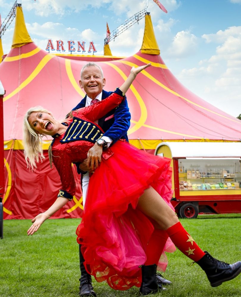 Bubber og Marlene foran Cirkus Arena
